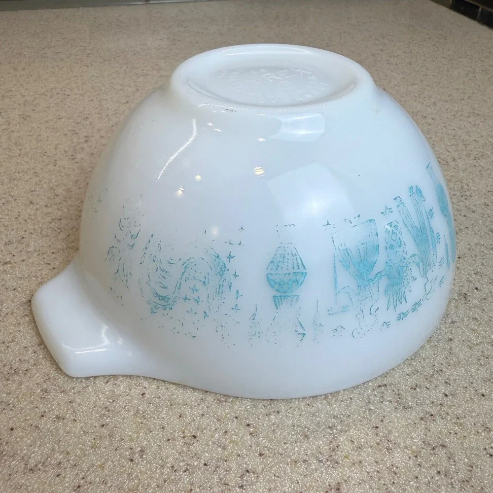 Vintage Pyrex 441 Butterprint Cinderella Mixing Bowl 1.5pt Turquoise White Amish